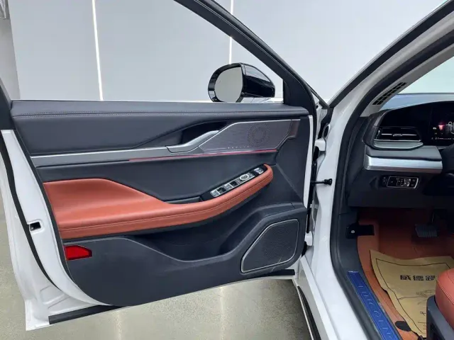 Lincoln Lincoln Z 2025 2.0T Premium Edition — Фото автомобиля 11