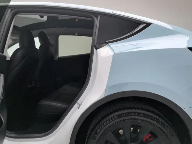 Tesla Model Y — Фото автомобиля 15
