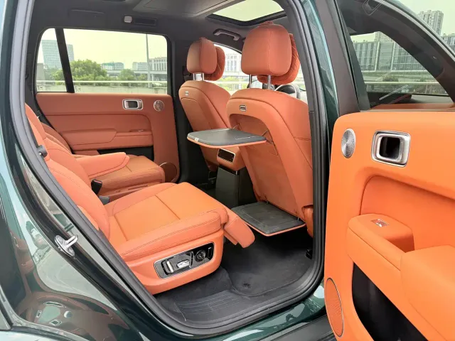 Li Auto L9 — Фото автомобиля 17