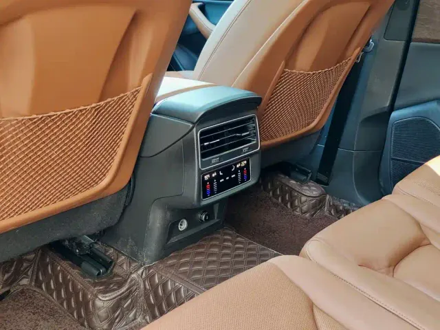 Audi Q7 — Фото автомобиля 9