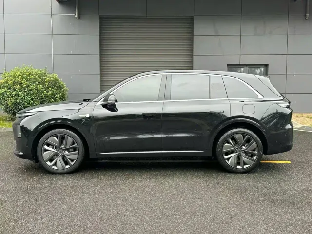 Li Auto L6 — Фото автомобиля 12