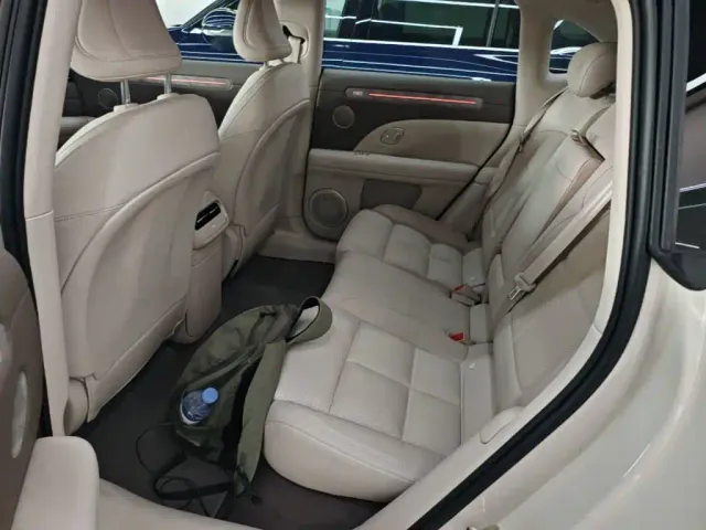 IM Motors LS6 — Фото автомобиля 16