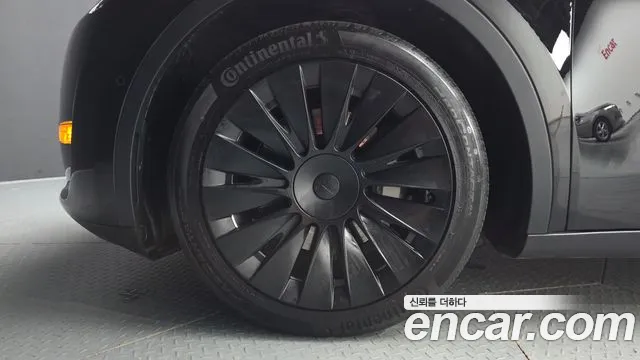 Tesla Model Y — Фото автомобиля 5