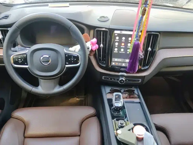 Volvo XC60 — Фото автомобиля 10
