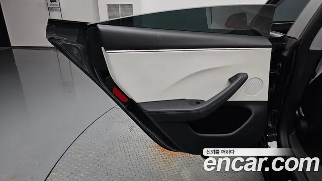Tesla Model 3 — Фото автомобиля 14