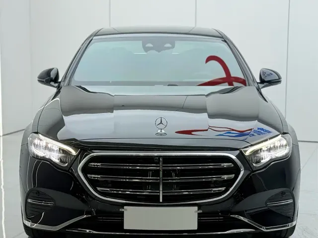 Mercedes-Benz E-Class — Фото автомобиля 3