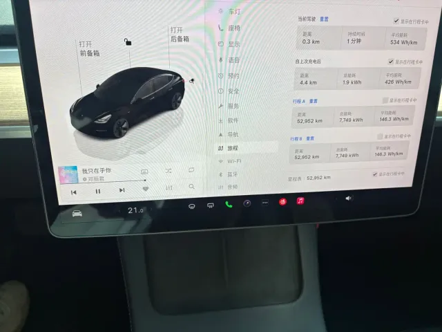 Tesla Model 3 — Фото автомобиля 9