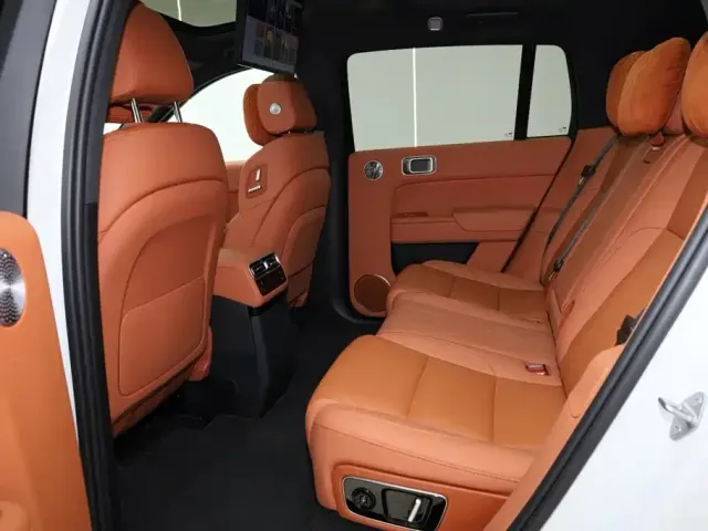 Li Auto L7 — Фото автомобиля 19