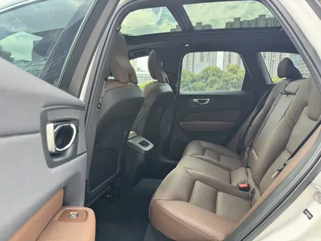 Volvo XC60 — Фото автомобиля 6