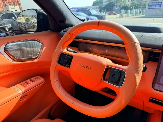 Lynk & Co 900 — Фото автомобиля 12