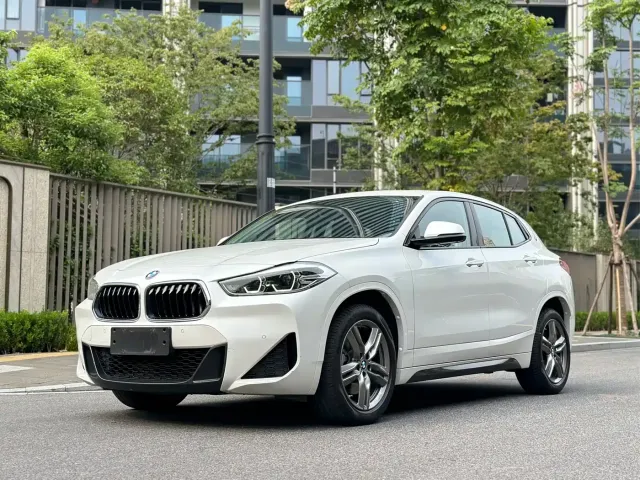 Фотография автомобиля — BMW X2