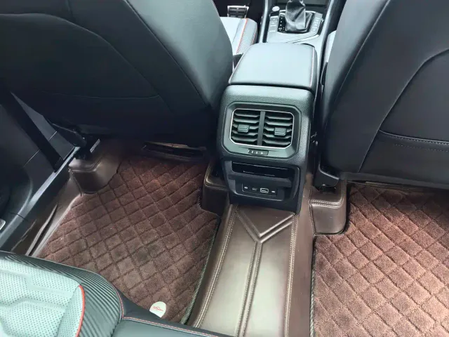 Volkswagen Tiguan L — Фото автомобиля 11