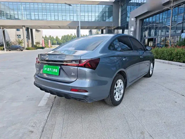 Roewe i5 — Фото автомобиля 6