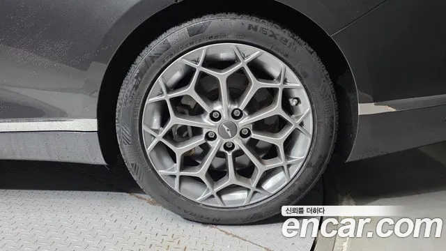 Genesis G80 Бензин 2.5 турбо AWD — Фото автомобиля 18