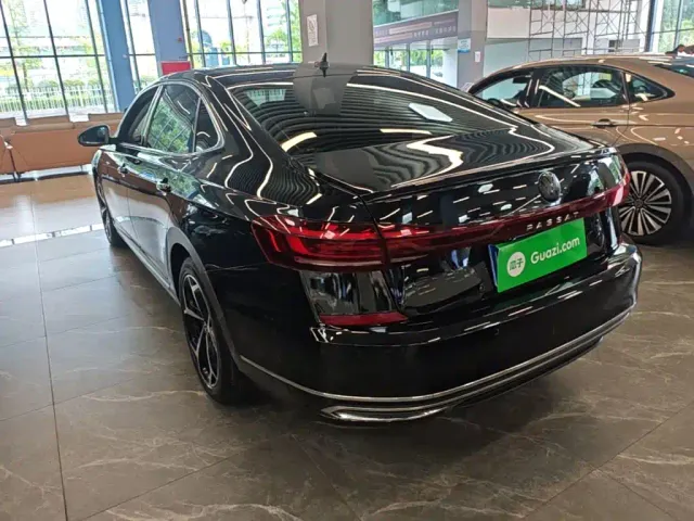 Volkswagen Passat — Фото автомобиля 4