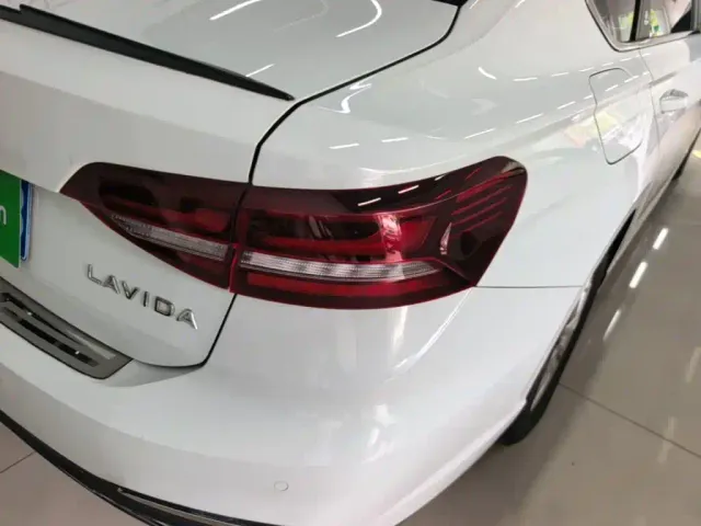 Volkswagen Lavida — Фото автомобиля 7