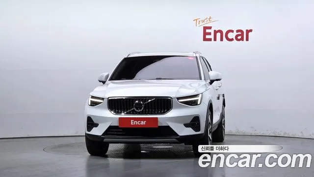 Volvo XC40 — Фото автомобиля 3