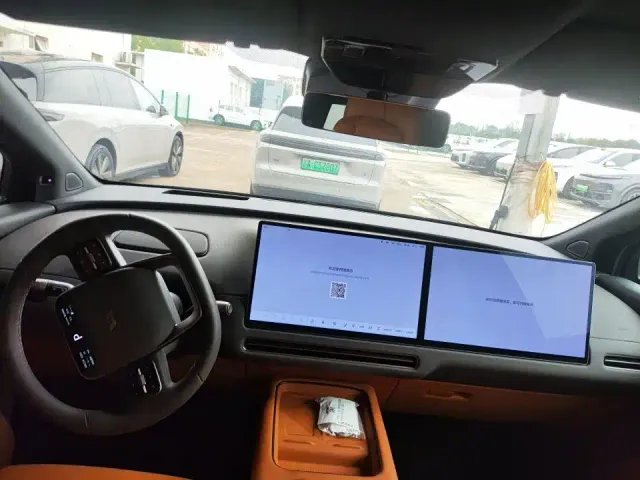 Li Auto i8 — Фото автомобиля 6
