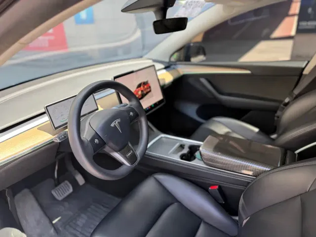 Tesla Model Y — Фото автомобиля 4
