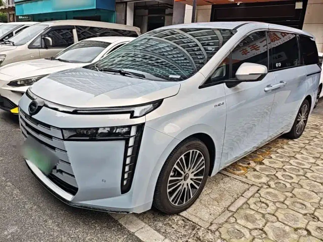 Фотография автомобиля — GAC Trumpchi E8