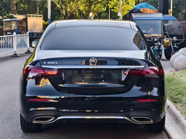 Mercedes-Benz E-Class — Фото автомобиля 6