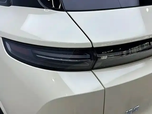 Li Auto L7 — Фото автомобиля 9