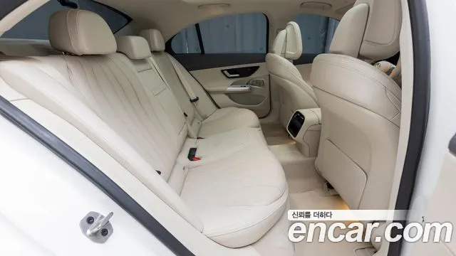 Mercedes-Benz E-Class — Фото автомобиля 11