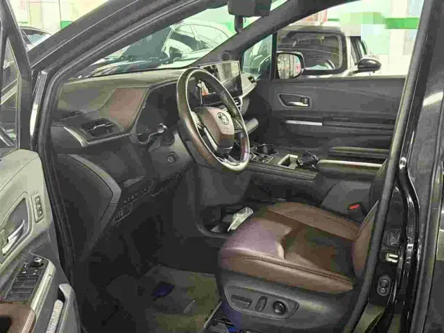 Toyota Sienna — Фото автомобиля 5