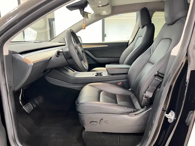 Tesla Model Y — Фото автомобиля 9