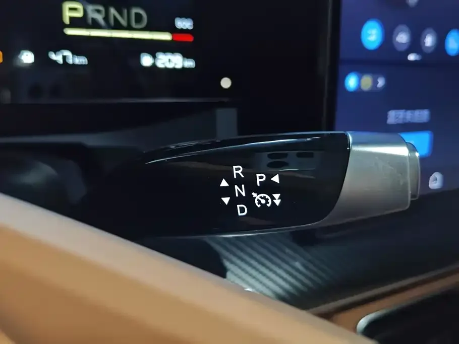 Nezha Auto Nezha L 2024 Extended Range 310 Flash Charge — Фото автомобиля 16