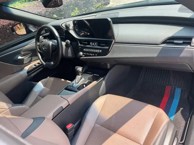 Lexus ES — Фото автомобиля 15