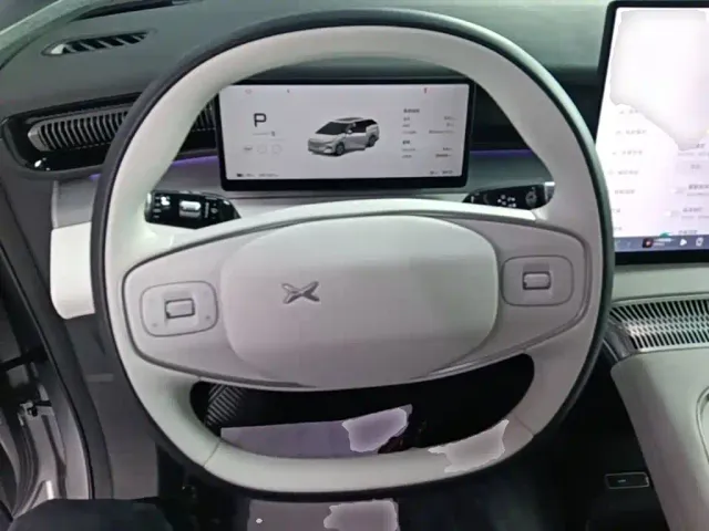 Xpeng X9 — Фото автомобиля 10