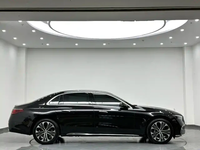 Mercedes-Benz E-Class — Фото автомобиля 3