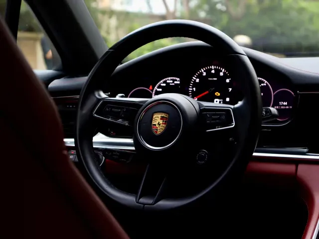 Porsche Panamera — Фото автомобиля 10