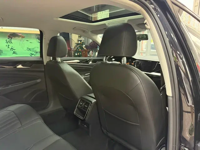 Volkswagen Passat — Фото автомобиля 24