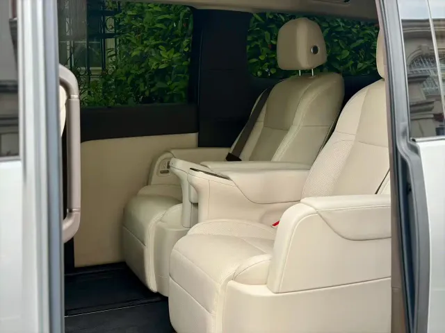 Li Auto MEGA — Фото автомобиля 9