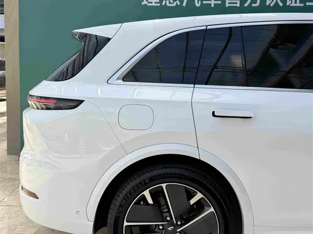 Li Auto L7 — Фото автомобиля 18