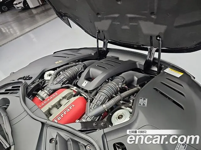 Ferrari Purosangue — Фото автомобиля 5