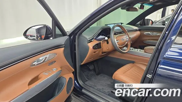 Genesis GV70 2.5T Бензин AWD — Фото автомобиля 8