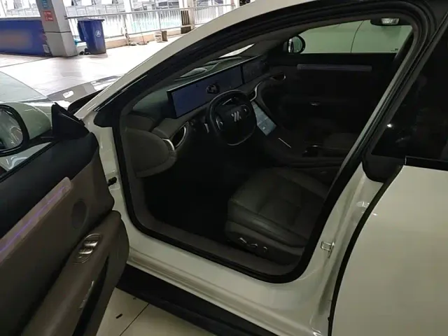 IM Motors L6 — Фото автомобиля 15