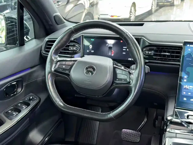 Nio ES8 — Фото автомобиля 14