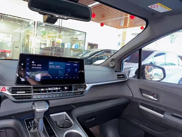 Toyota Sienna — Фото автомобиля 10