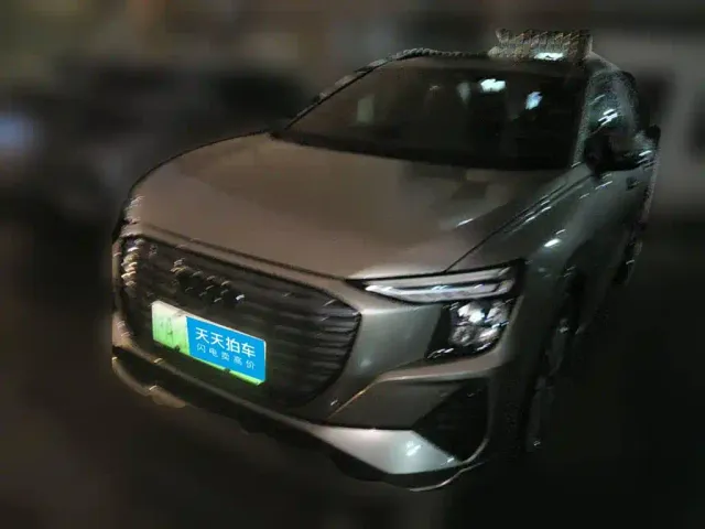 Фотография автомобиля — Audi Q5 e-tron