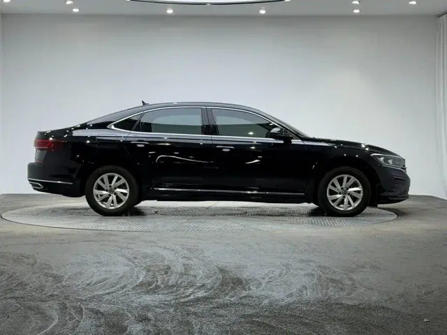 Volkswagen Passat — Фото автомобиля 4