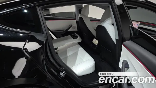 Tesla Model 3 — Фото автомобиля 18