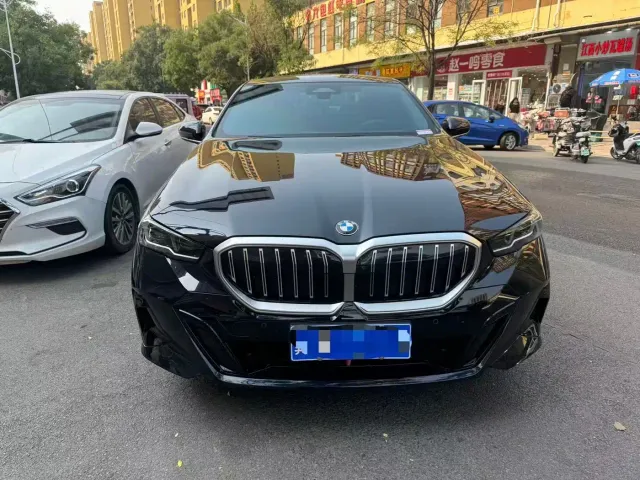BMW 5 Series — Фото автомобиля 2