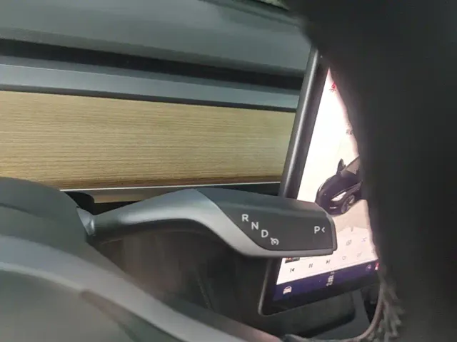 Tesla Model 3 — Фото автомобиля 13