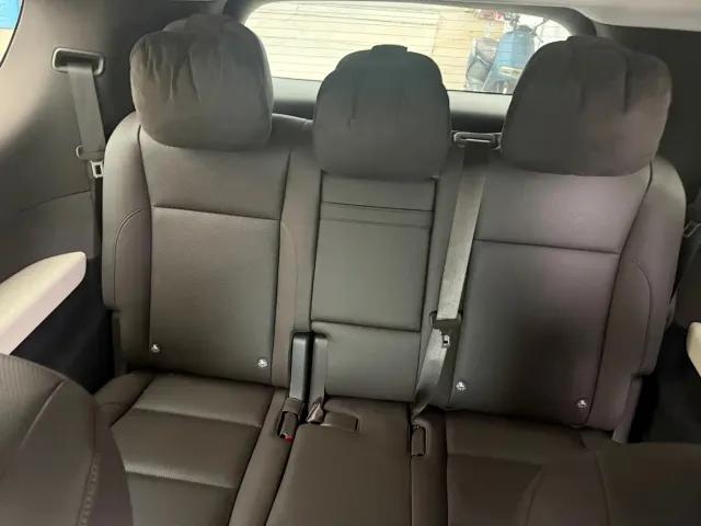 Li Auto MEGA — Фото автомобиля 13