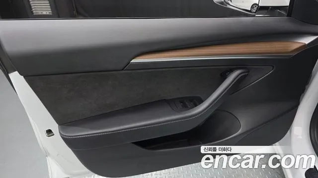 Tesla Model 3 — Фото автомобиля 24