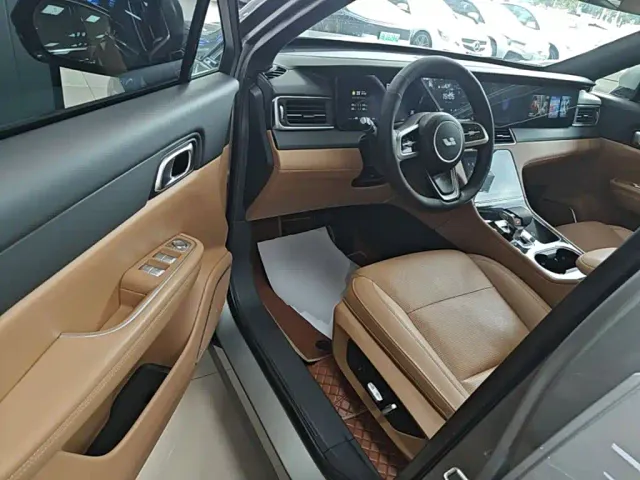 Li Auto ONE — Фото автомобиля 15